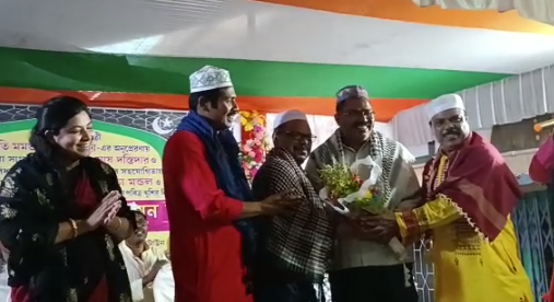 চিনারপার্ক ১২ নং ওয়ার্ডের পৌরমাতা মমতা মণ্ডল এবং আজিজুল হোসেন মন্ডল -এর উদ্যোগে পালিত হল " নতুন বস্ত্র প্রদান অনুষ্ঠান
