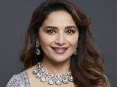 চলেছেন