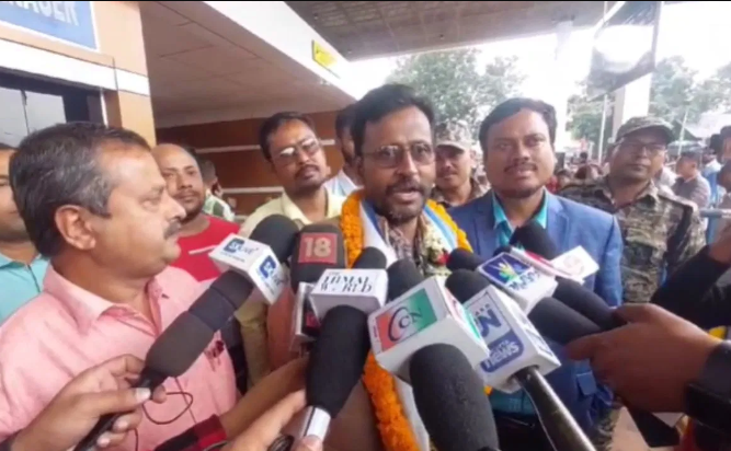 এখানে