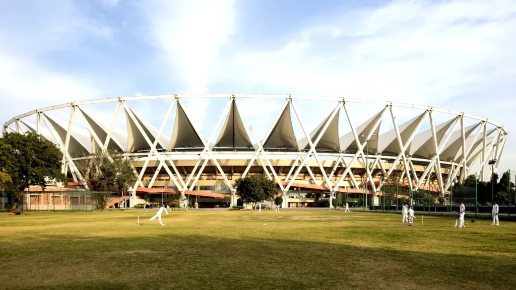 collapses-gate-near-jawaharlal-nehru-stadium-8-injured