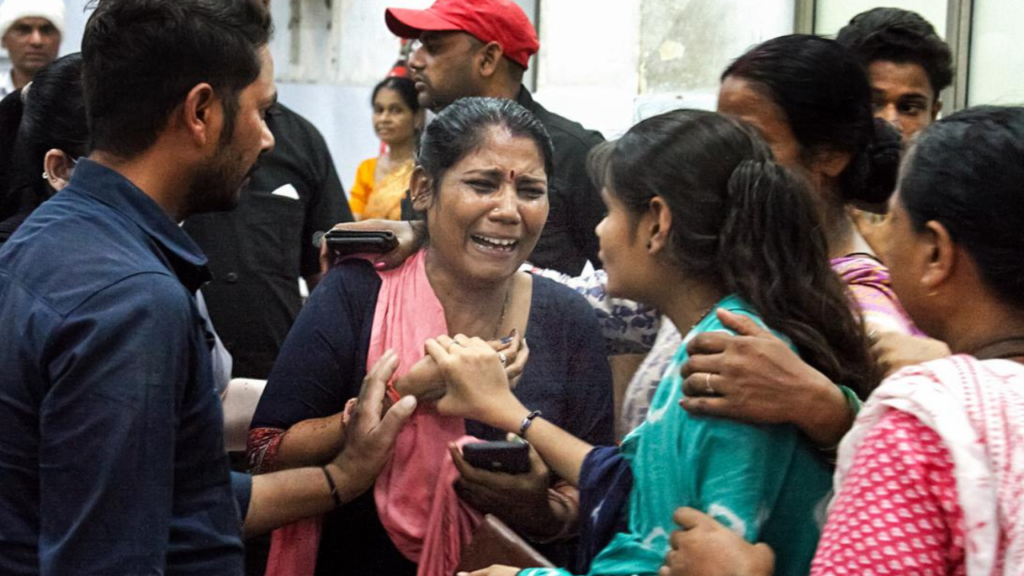 কারখানায়
