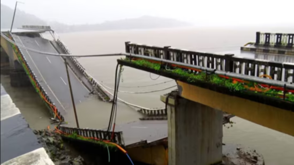 shitalkuchi-bridge-collapse-incide