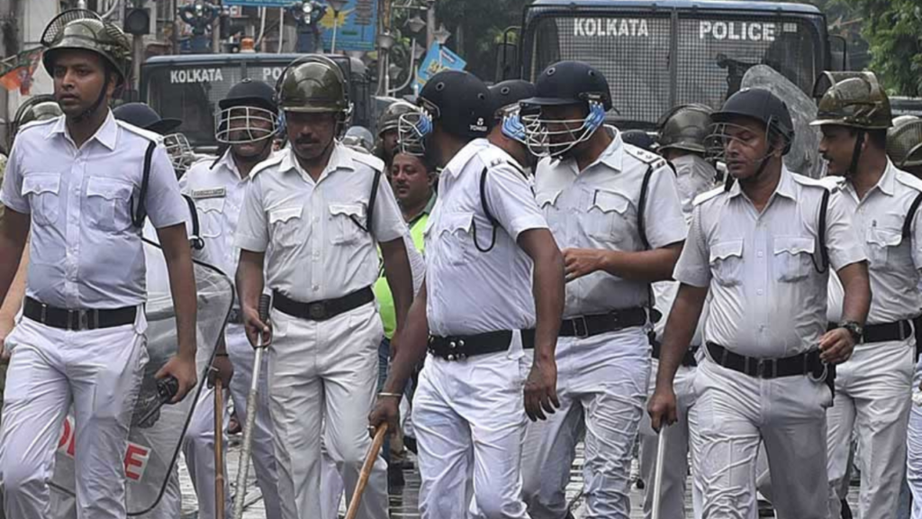 কলকাতা পুলিশের হাতে বাজেয়াপ্ত ৯৯৩ কিলোগ্রাম নিষিদ্ধ বাজি