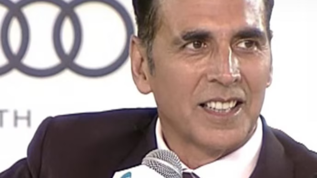 অক্ষয় কুমারের মজার মন্তব্যে হেসে উঠল পুরো হল