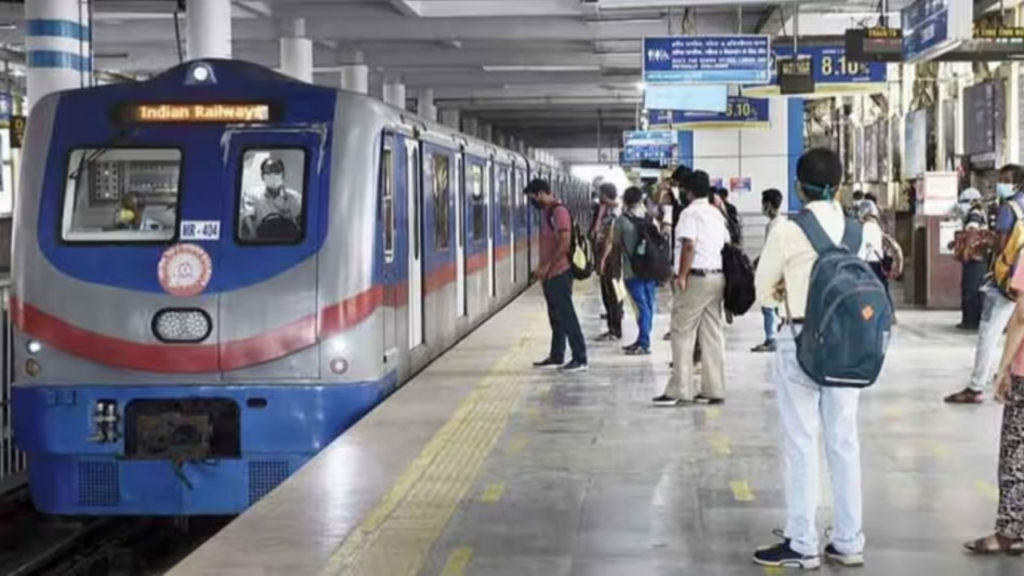 কলকাতা মেট্রোয় প্ল্যাটফর্ম স্ক্রিন ডোর