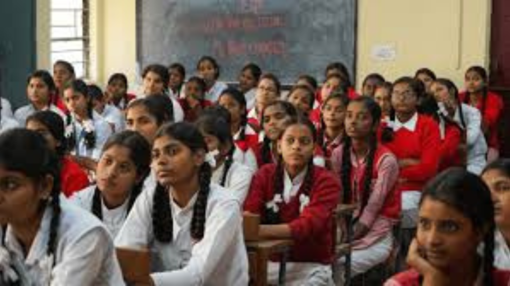 রাজ্যের স্কুলে কম্পোজিট গ্রান্ট না আসায় সমস্যায় পড়েছেন শিক্ষকরা