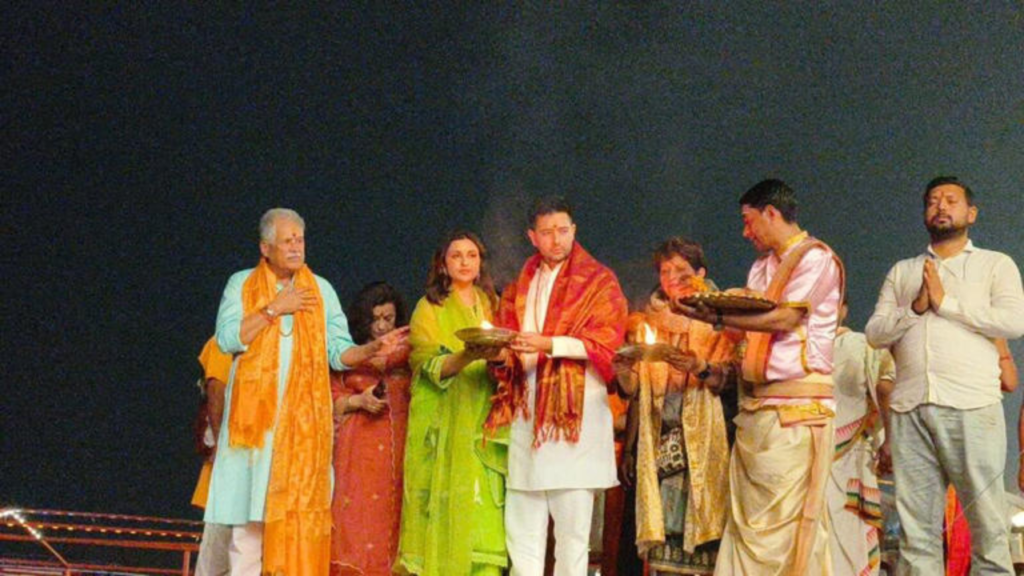 গঙ্গা আরতিতে রাঘব-পরিণীতি