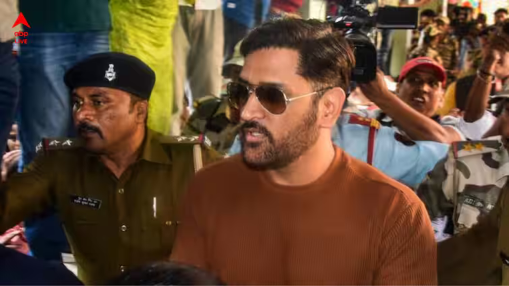 ঝাড়খণ্ড বিধানসভা নির্বাচনে ভোট দিতে এলেন মহেন্দ্র সিং ধোনি