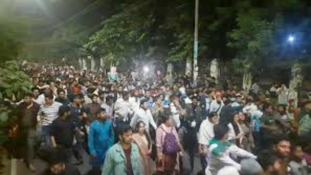 বাংলাদেশি হাইকমিশনারদের দেশে ফেরানো নিয়ে বিক্ষোভ 