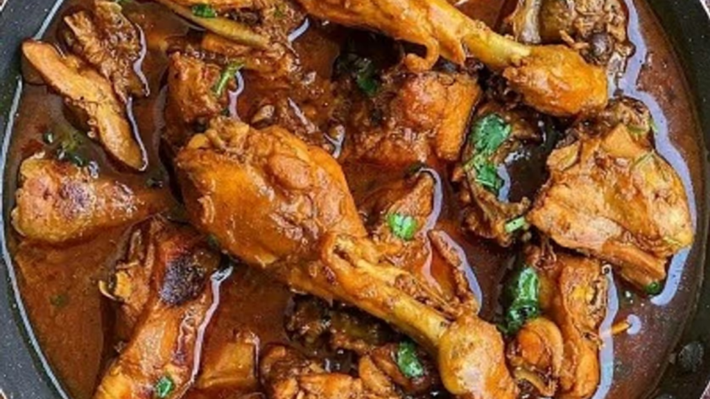 আলু আর পেঁপে দিয়ে দেশি মুরগির সুস্বাদু ঝোল
