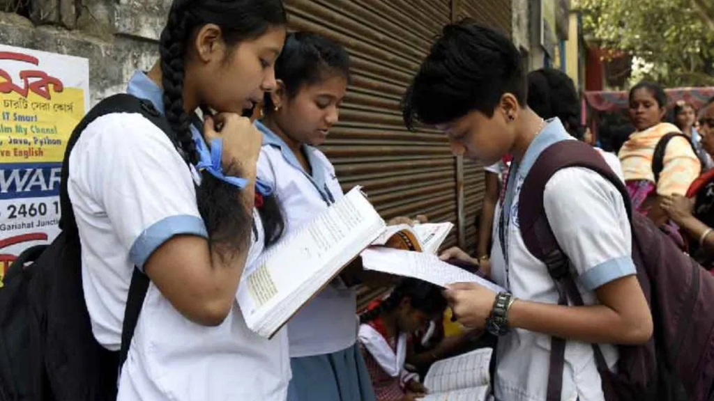 মাধ্যমিক পরীক্ষার্থীদের জন্য বিশেষ বাস ও হেল্পলাইন পরিষেবা