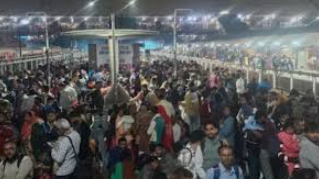 নয়াদিল্লি রেল স্টেশনে পদপিষ্ট হওয়ার ঘটনায় মৃতের সংখ্যা বেড়ে ১৮