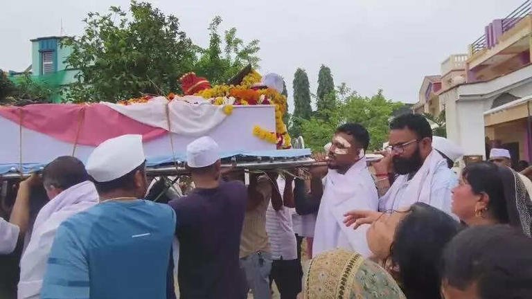 Air India crash: Sole survivor discharged, performs brother’s last rites