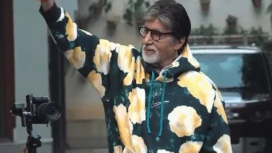 Troll Tells Amitabh Bachchan, "Phone Pe Bolna Band Karo Bhai". His Reply Has A "Sarkar" Twist