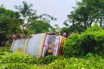 Arambagh-Bus-Accident.jpg.webp