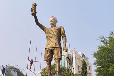 Lionel-Messi-statue-Kolkata.jpg
