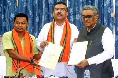 cm-suvendu-adhikari-swapan-dasgupta-address-media-2049988.jpg