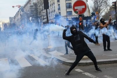 skynews-paris-protest-pension-reform_6098206.jpg